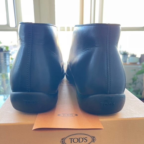 Tod's Men's Black Chukka Boots - Picture 8 of 10